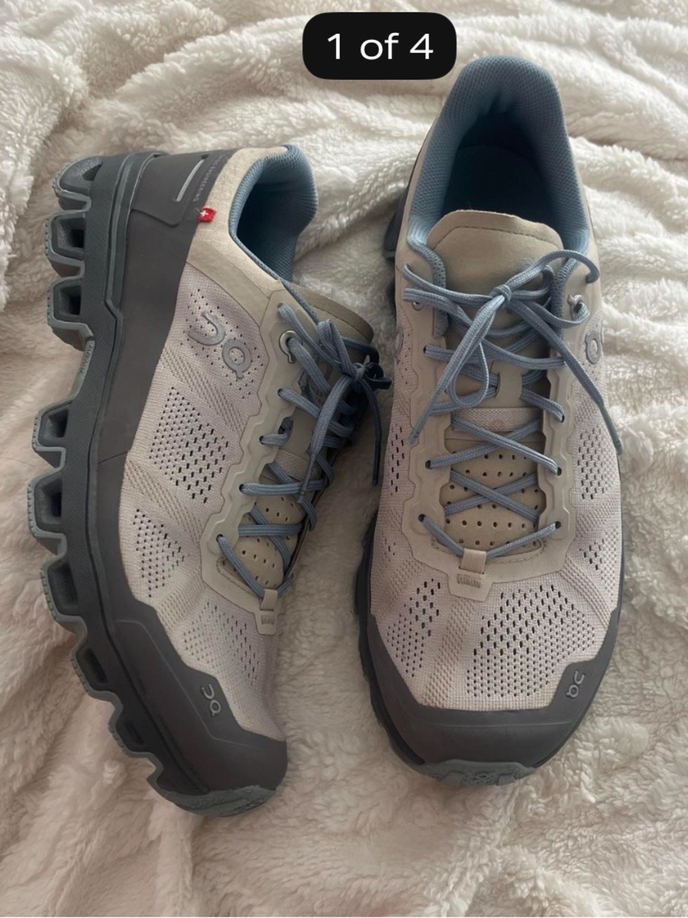 On cloud tennis shoes size 9